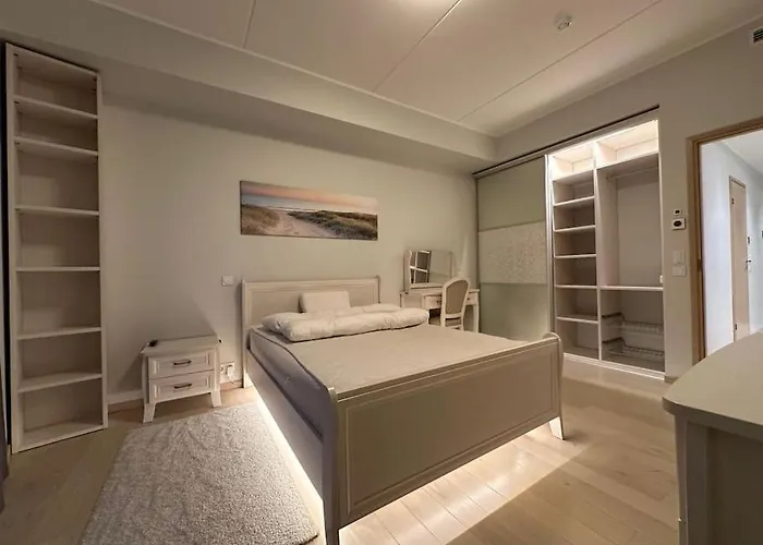 아파트 Cozy App - 400m From Historic Old Town Centre 탈린