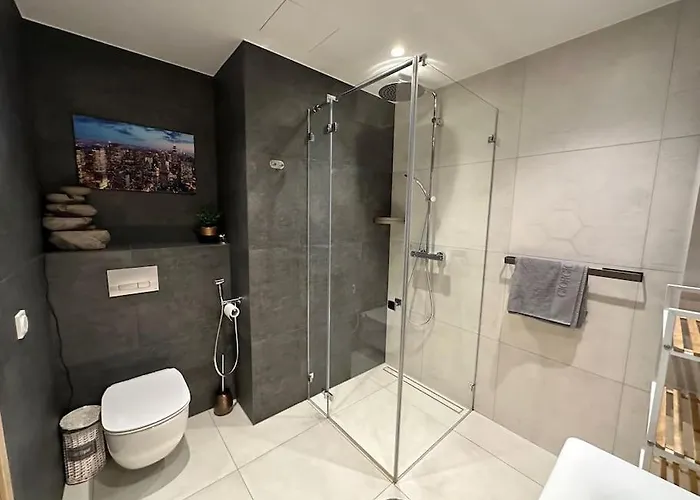 Cozy App - 400m From Historic Old Town Centre 아파트 *